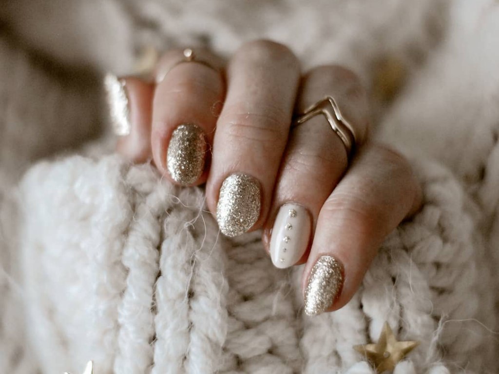 10 diseños de uñas elegantes para lucir en ocasiones especiales