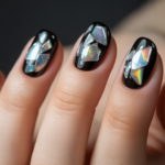 uñas efecto vidrio roto negras brillantes