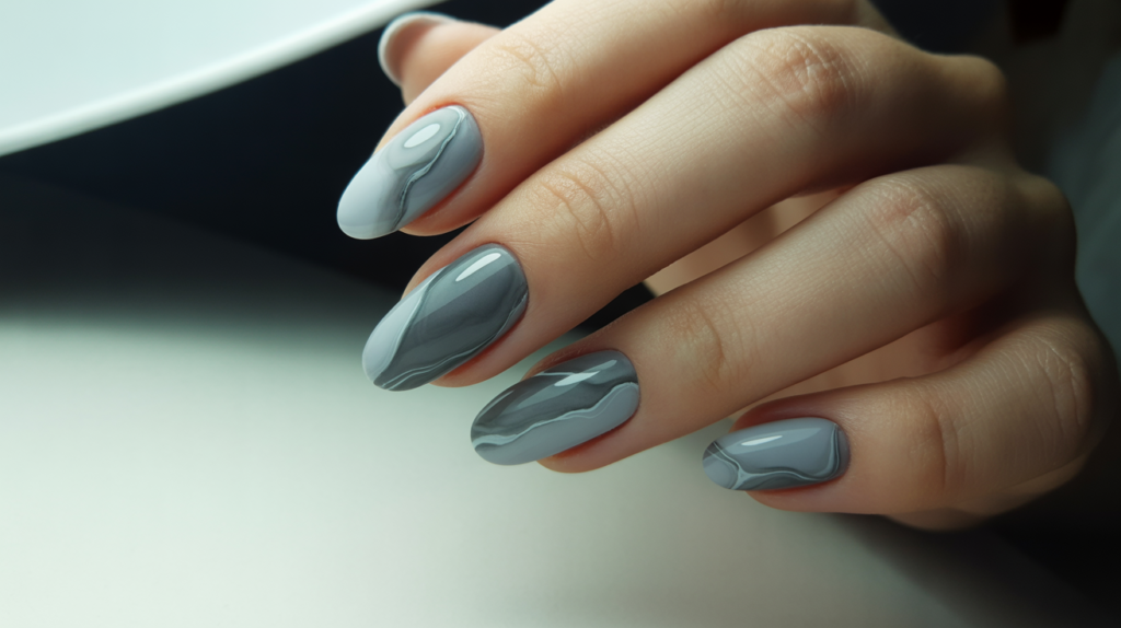 uñas gris efecto marmol elegante moderno