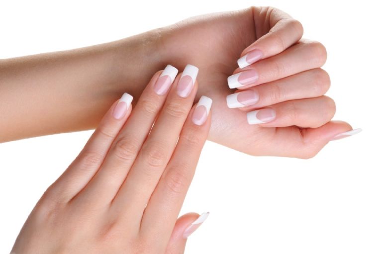 Cómo corregir y reparar una uña rota en casa