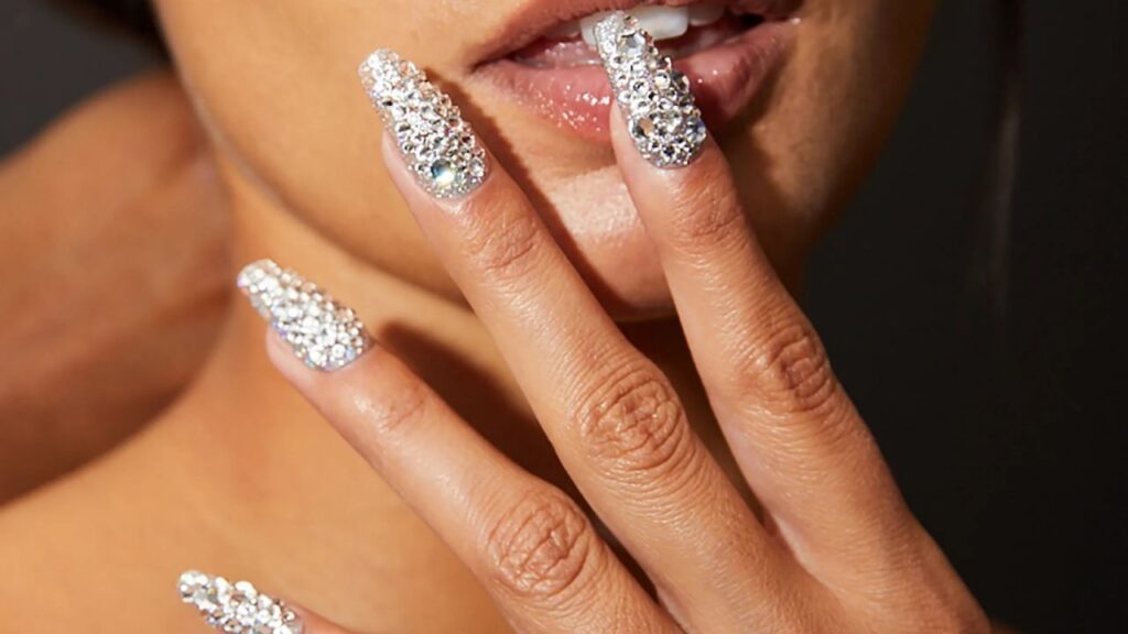 Cómo hacer un efecto marmolado en uñas acrílicas