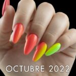 Cómo hacer una manicura de media luna con uñas acrílicas