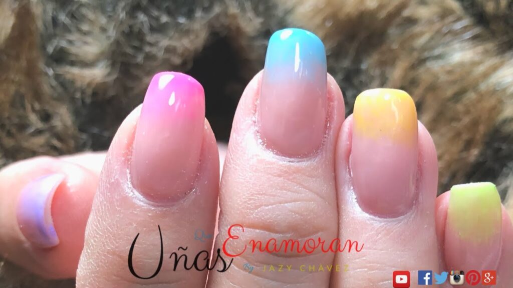 Cómo hacer una manicura degradada con uñas acrílicas