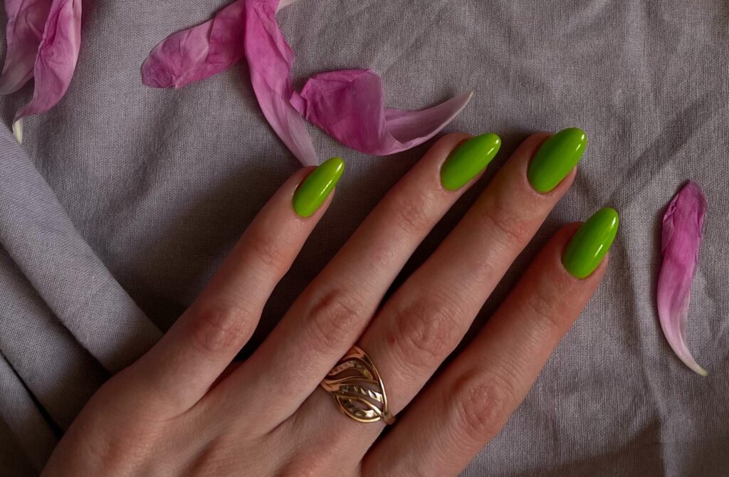 Cómo lograr un efecto de uñas de gel en casa