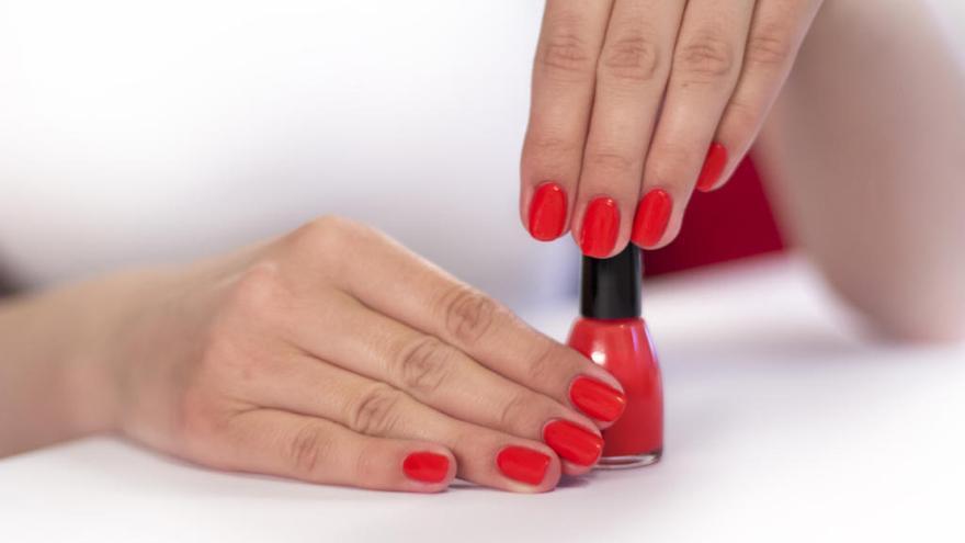 Cómo lograr uñas perfectas con el esmalte adecuado