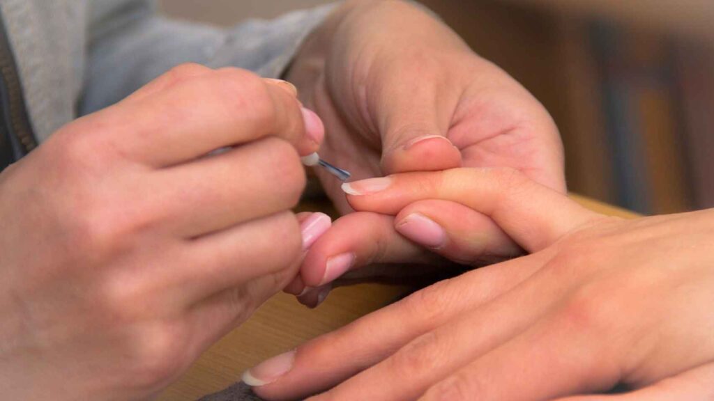 Consejos para eliminar esmalte de uñas de forma efectiva