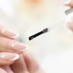Consejos para mantener tus uñas limpias mientras usas esmalte