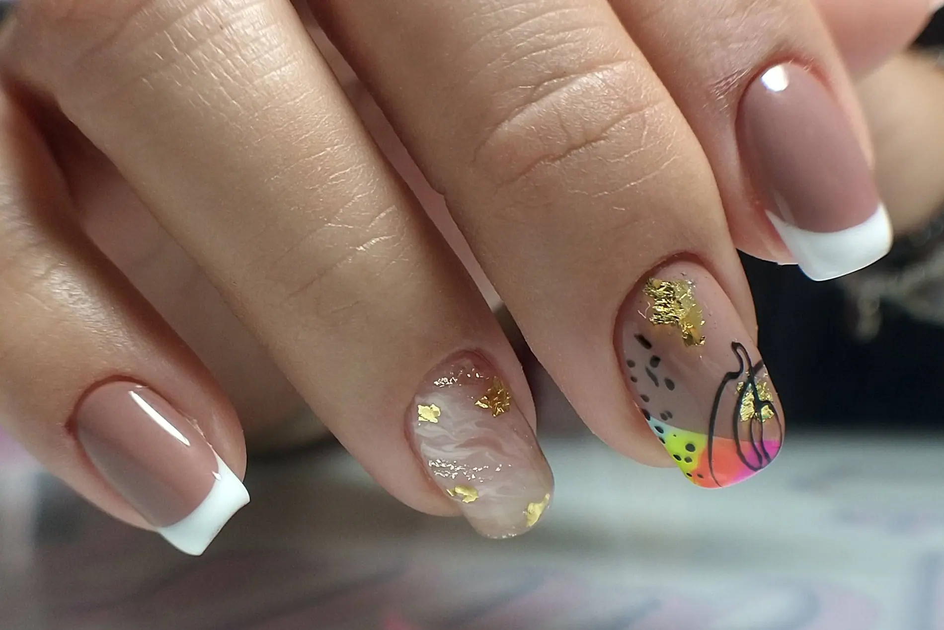 Consejos para proteger tus uñas del esmalte y evitar que se debiliten