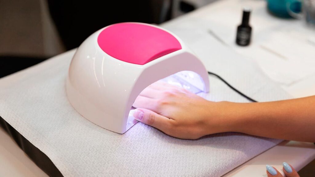 Consejos y trucos para mantener tus uñas cortas impecables