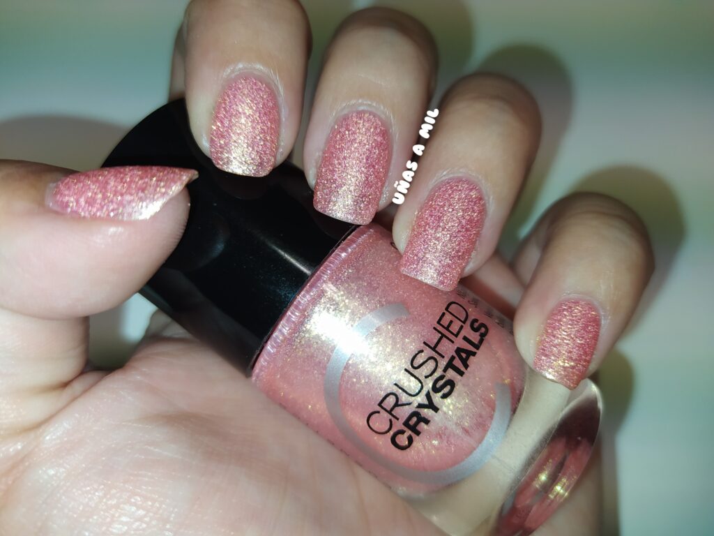 Diseño de uñas con efecto geométrico