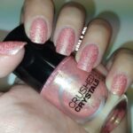 Diseño de uñas con efecto geométrico