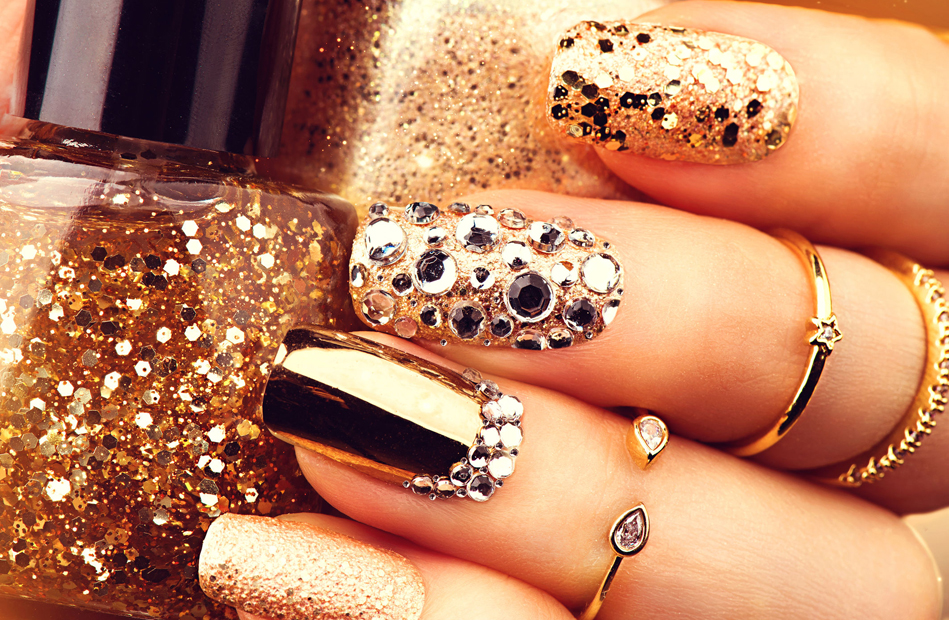 Diseños de uñas acrílicas con motivos florales: primavera todo el año