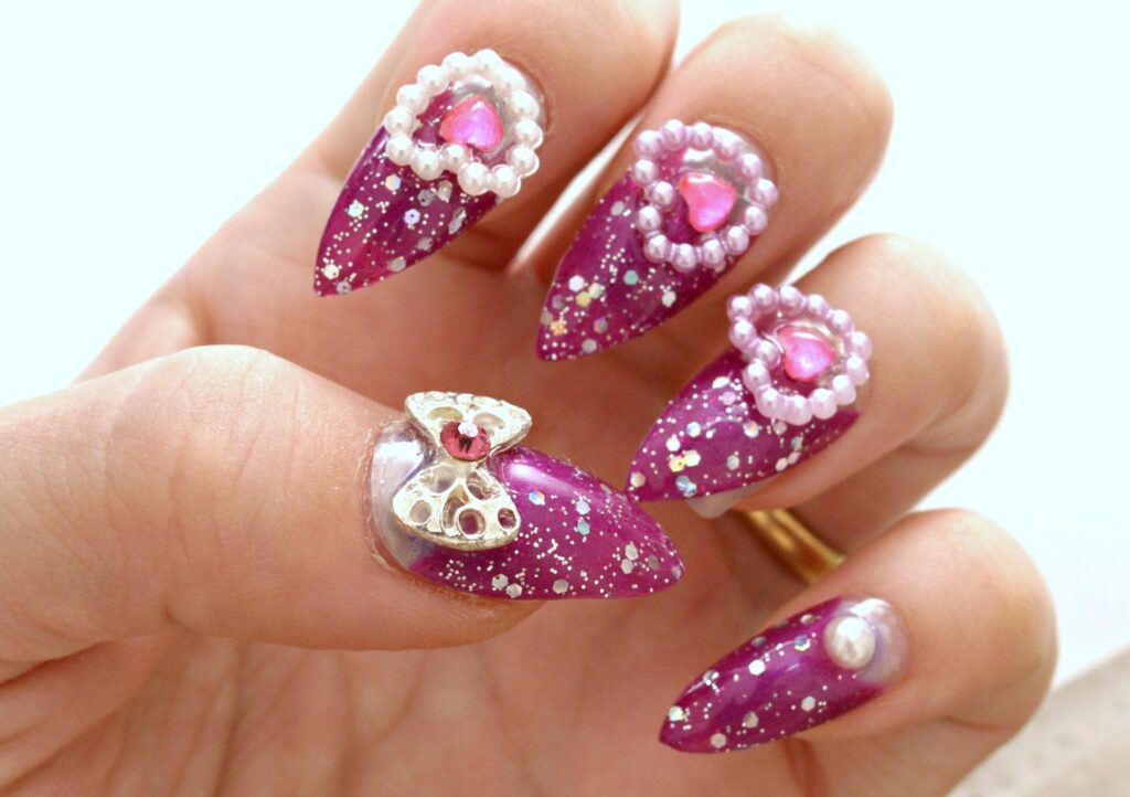 Diseños de uñas acrílicas para chicas rockeras y rebeldes