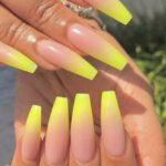 Diseños de uñas con cintas adhesivas: una técnica fácil y creativa