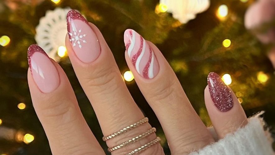 Diseños de uñas con detalles en relieve