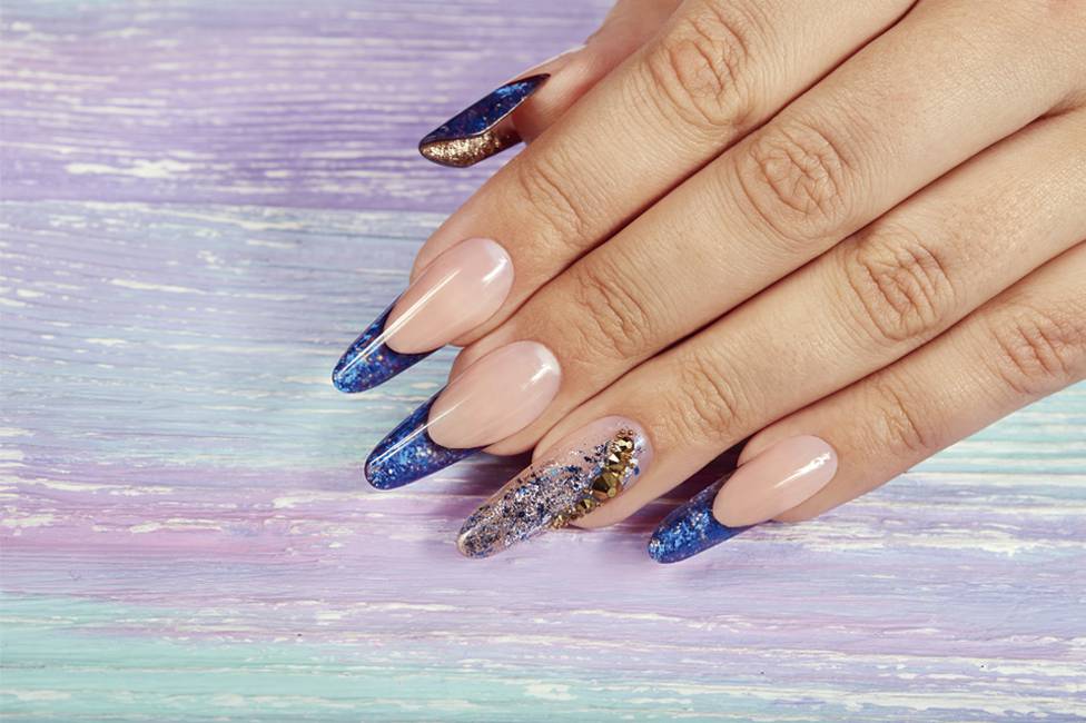 Diseños de uñas con efecto brillante y glitter