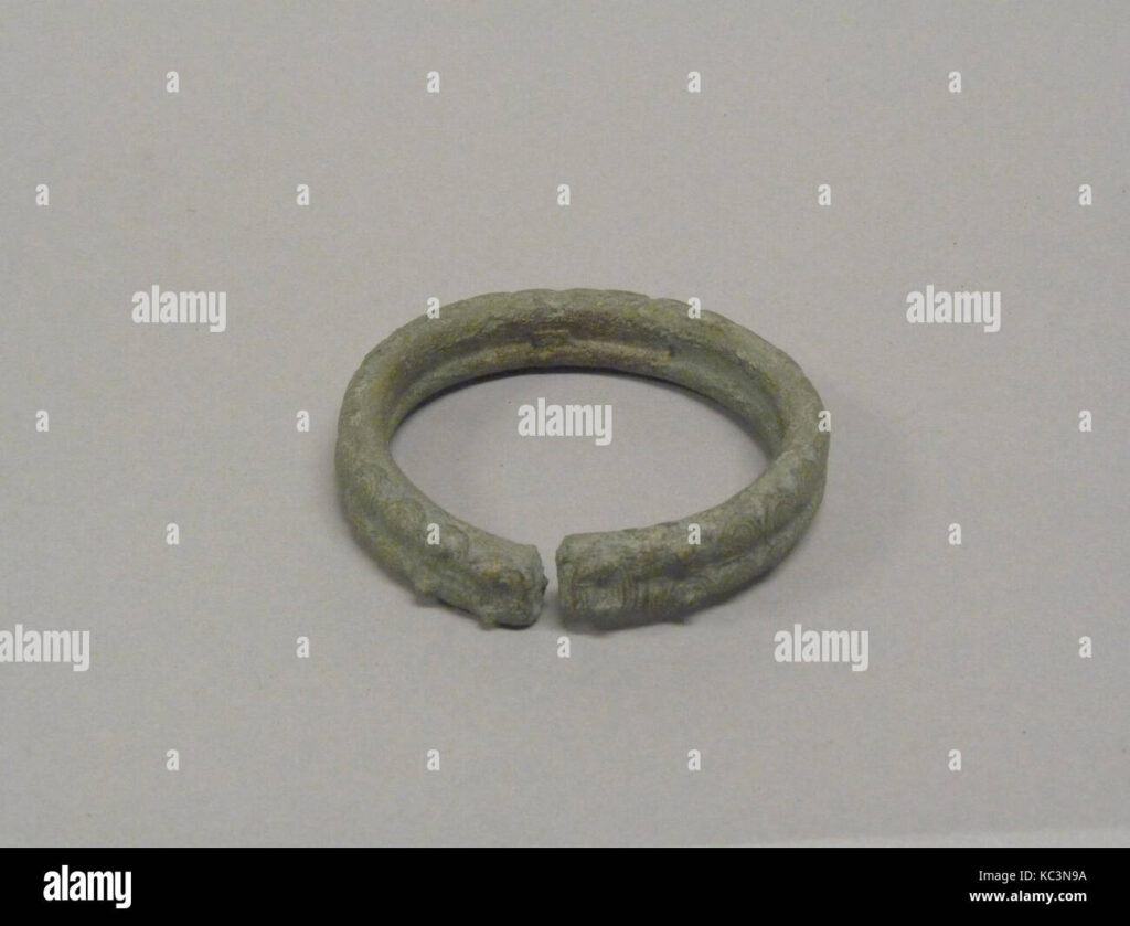 Diseños de uñas con efecto en círculos concéntricos: un aspecto hipnótico en tus manos