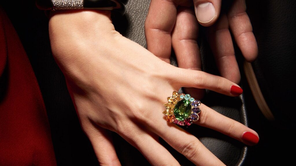 Diseños de uñas con efecto espejo: brillo y sofisticación