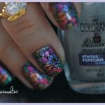 Diseños de uñas con efecto holográfico en tonos metálicos