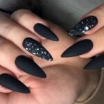 Diseños de uñas con efecto mármol: ¡elegancia y estilo en tus manos!