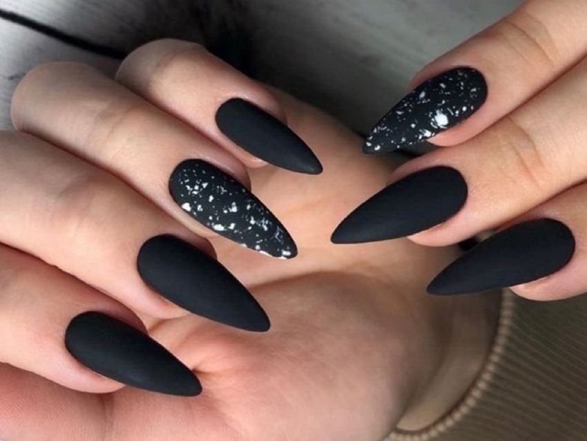 Diseños de uñas con efecto mármol: ¡elegancia y estilo en tus manos!