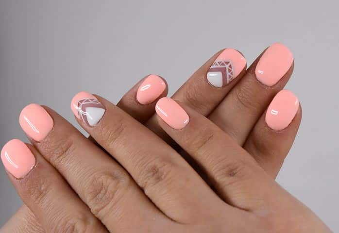 Diseños de uñas con efecto tie-dye: una explosión de color