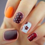 Diseños de uñas en 3D minimalistas y elegantes: Sencillez con estilo