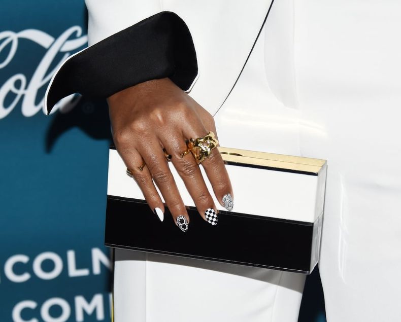 Diseños de uñas extravagantes y fuera de lo común