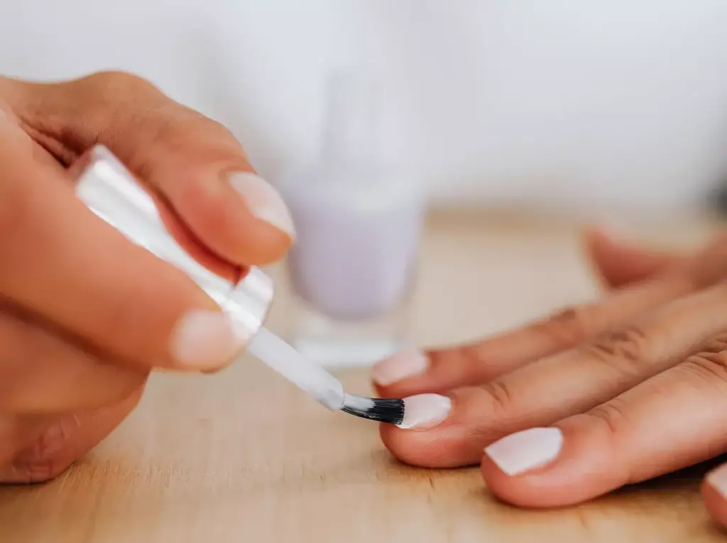 Diseños de uñas minimalistas: simplicidad y sofisticación en tus manos