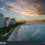 Diseños de uñas que te transportarán a la playa