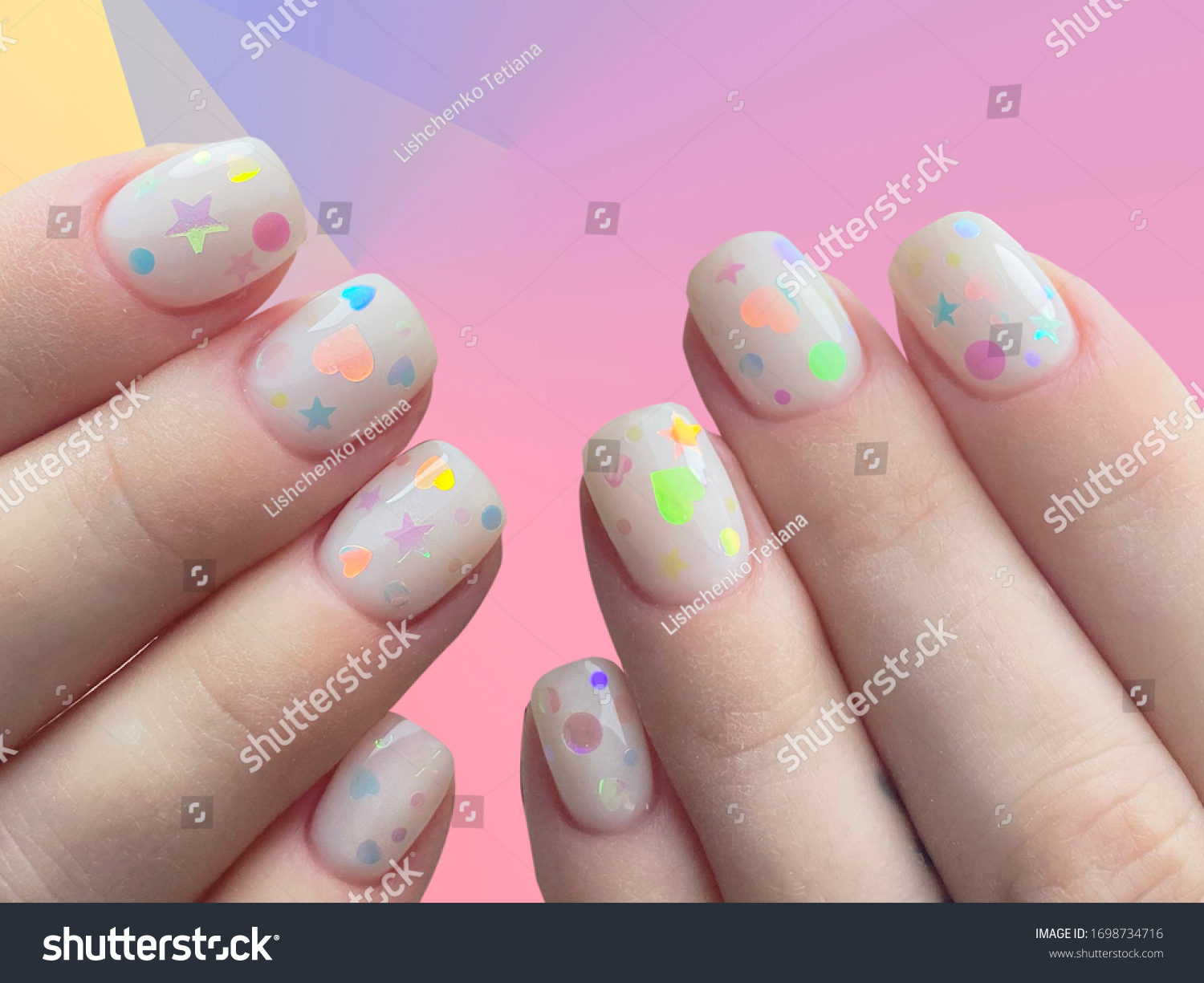 Efecto arcoíris en uñas: colores vibrantes y alegres