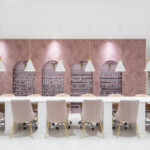 Efecto carbono en uñas: una manicura con mucho estilo