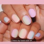 Efecto papel rasgado en uñas: diseños creativos y atrevidos