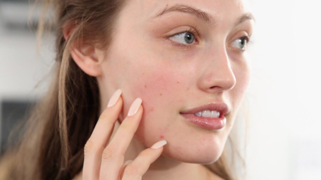 Estampados holográficos que te harán brillar