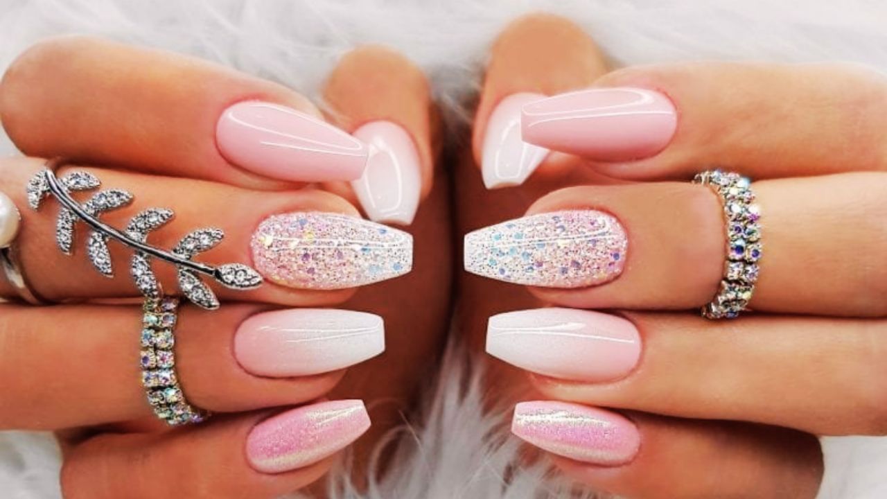 Explora las posibilidades del color rojo en tus uñas