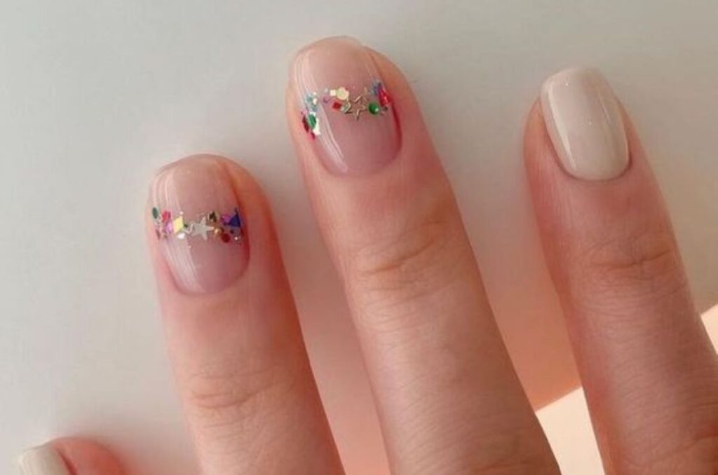 Formas creativas de decorar uñas cortas