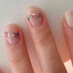 Formas creativas de decorar uñas cortas
