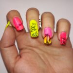 Ideas de manicura con un toque tropical para el verano
