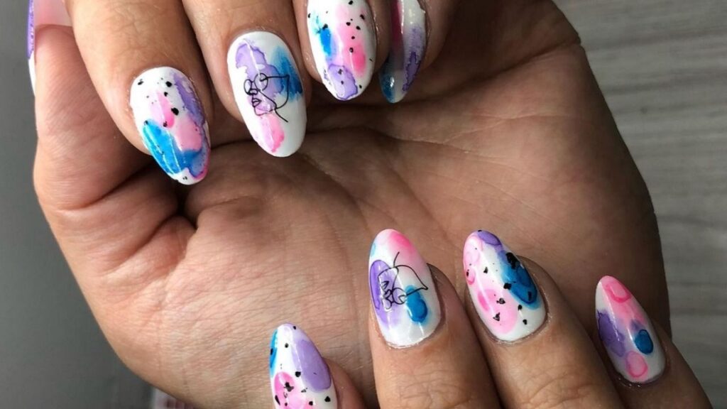 Ideas de nail art con diseños abstractos