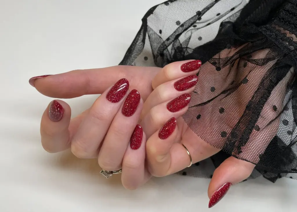 Ideas de nail art para celebrar la temporada navideña