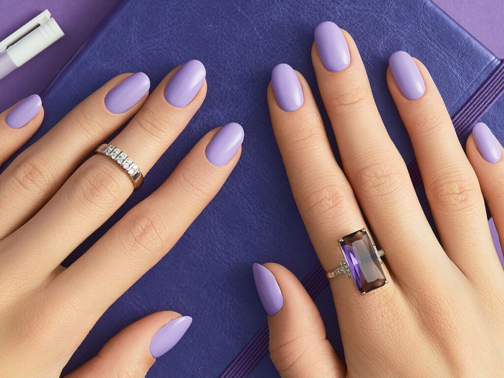 Ideas para decorar tus uñas con estampados geométricos