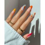 Inspiración de diseños de uñas estilo retro