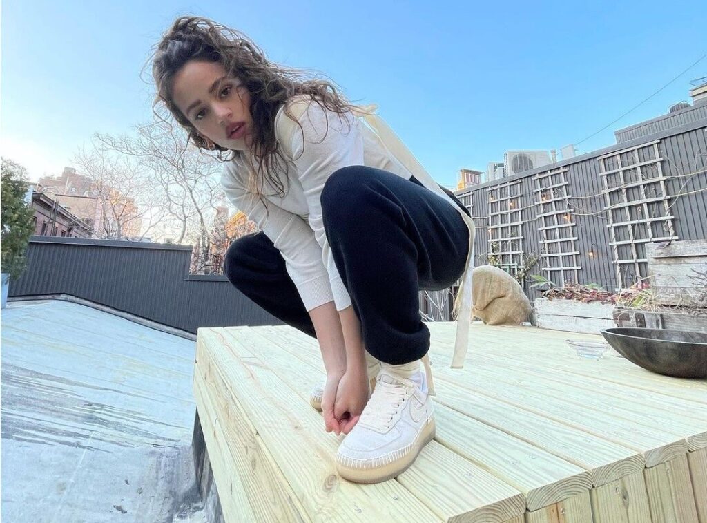 Inspiración en el cine y la televisión: diseños de uñas inspirados en tus películas y series favoritas