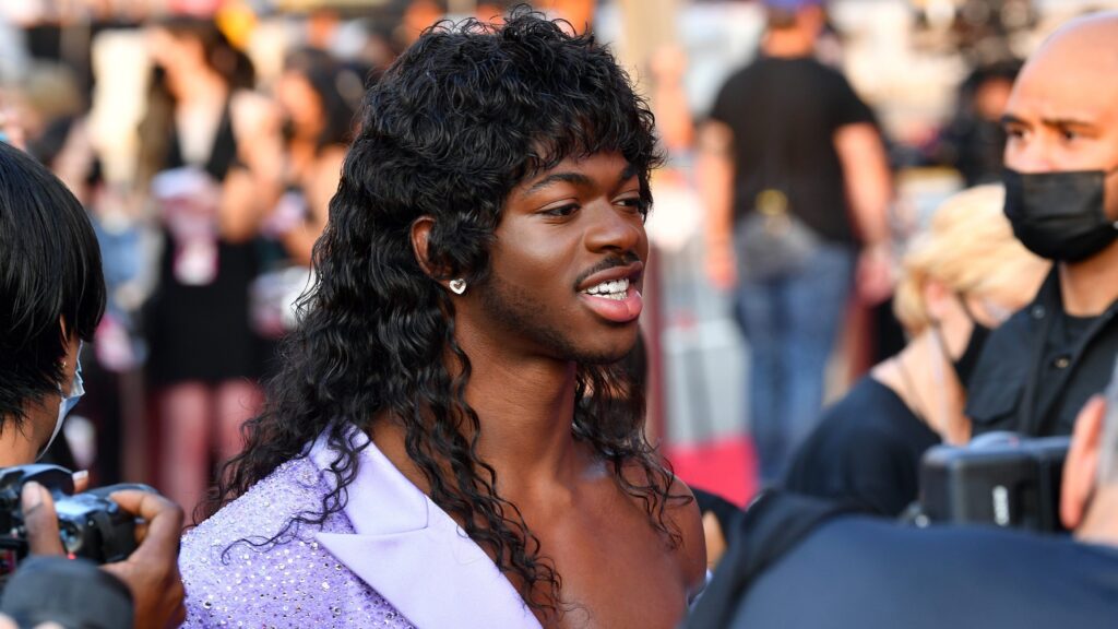 Inspiración en la moda punk: diseños de uñas con detalles rockeros y rebeldes