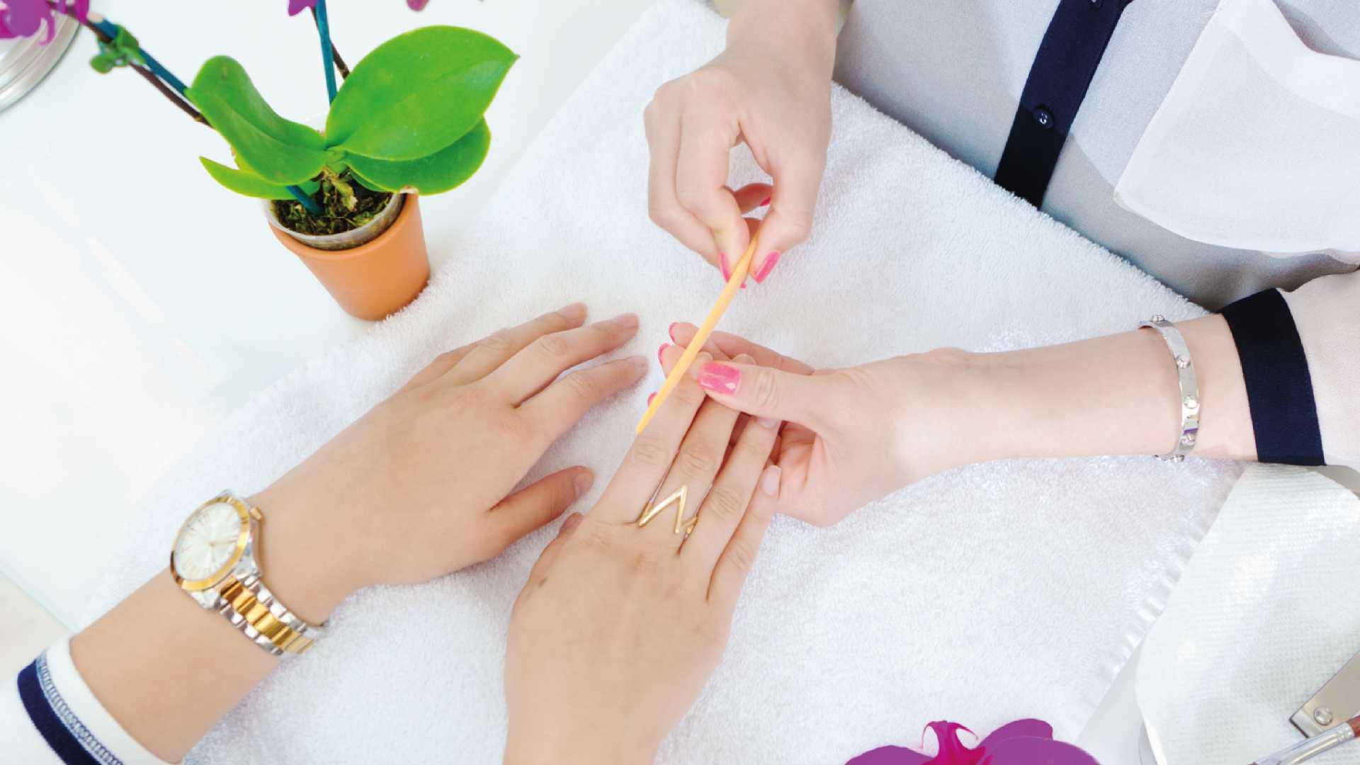 Inspiración para uñas largas: diseños minimalistas