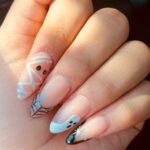 Manicura con tonos metálicos: ¡modernidad en tus manos!