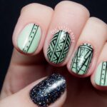 Nail art con glitter para brillar en tus eventos