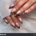 Nail art inspirado en elementos de la naturaleza: flores, hojas, etc