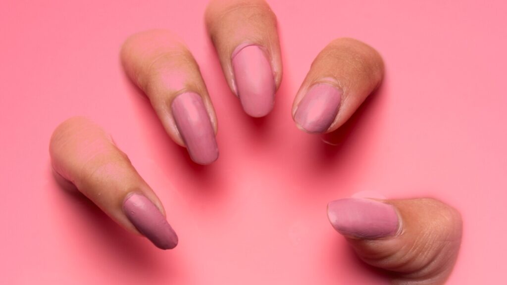 ¿Qué debes saber antes de hacerte uñas acrílicas por primera vez?