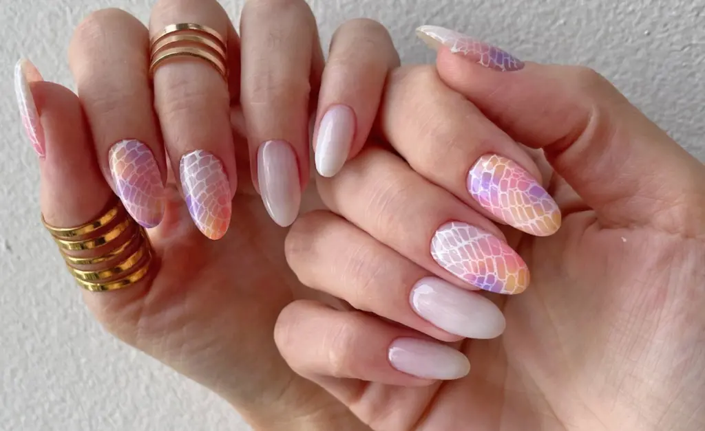 Técnica de uñas con agua: ¡efectos artísticos en tus manos!